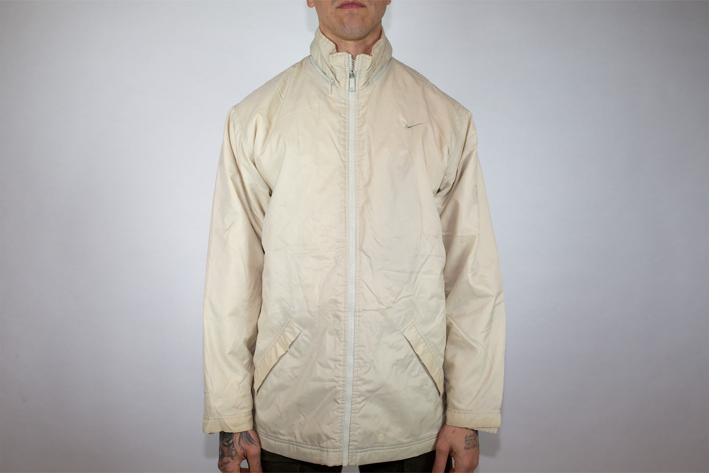 VINTAGE NIKE WHITE BOMBER JACKET (M)