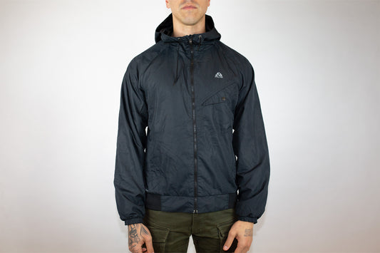 VINTAGE BLACK NIKE FIT ACG (ALL CONDITIONS GEAR SPRAY JACKET (M Fits L)